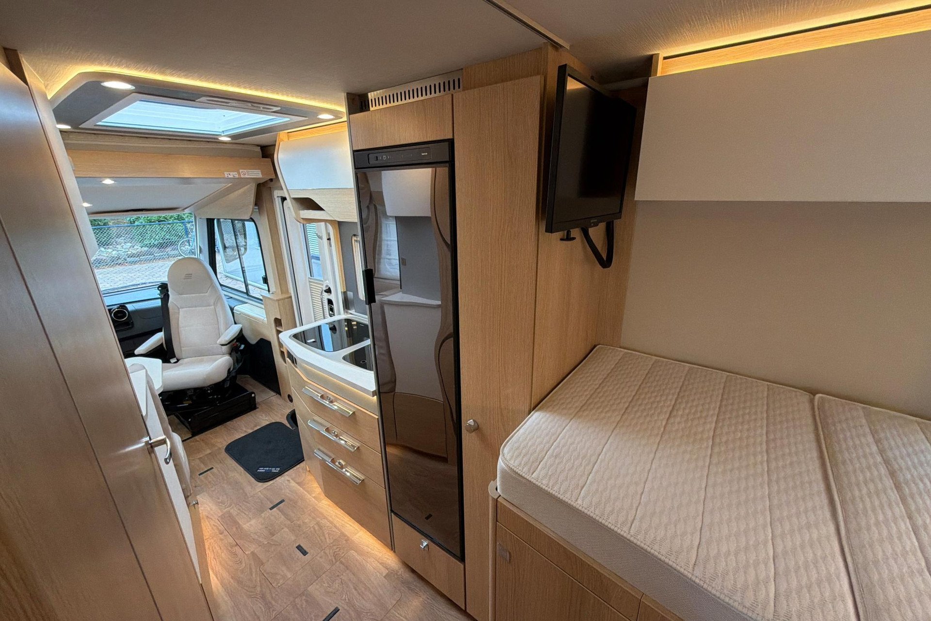 Hymer BMC-I 580 | Premium | Lithium | Grand Oak | Hefbed