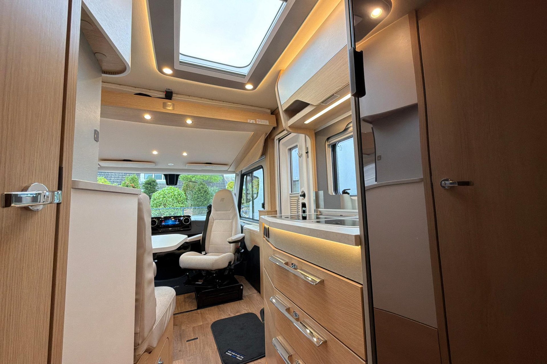 Hymer BMC-I 580 | Premium | Lithium | Grand Oak | Hefbed