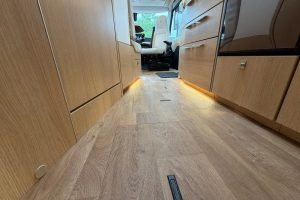 Hymer BMC-I 580 | Premium | Lithium | Grand Oak | Hefbed