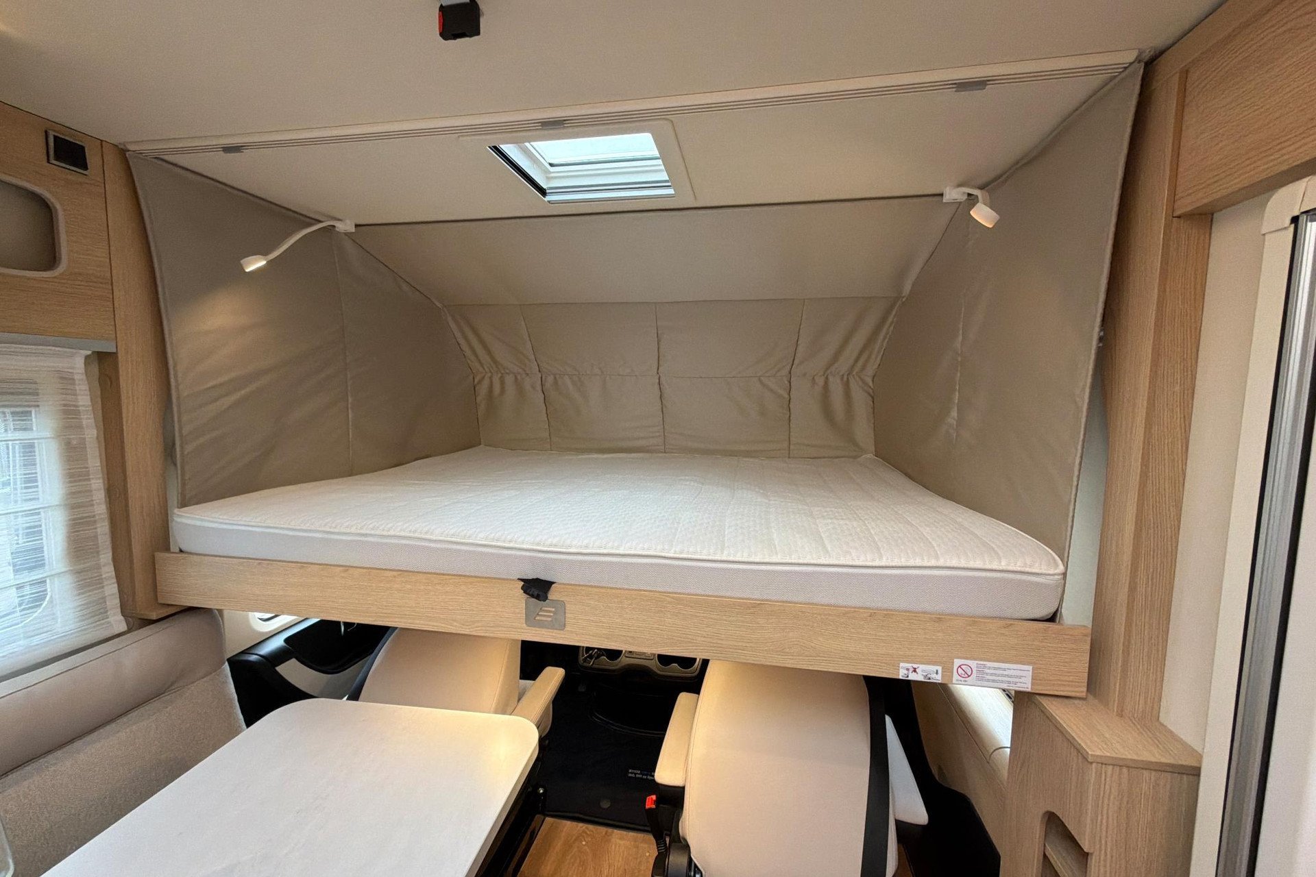 Hymer BMC-I 580 | Premium | Lithium | Grand Oak | Hefbed