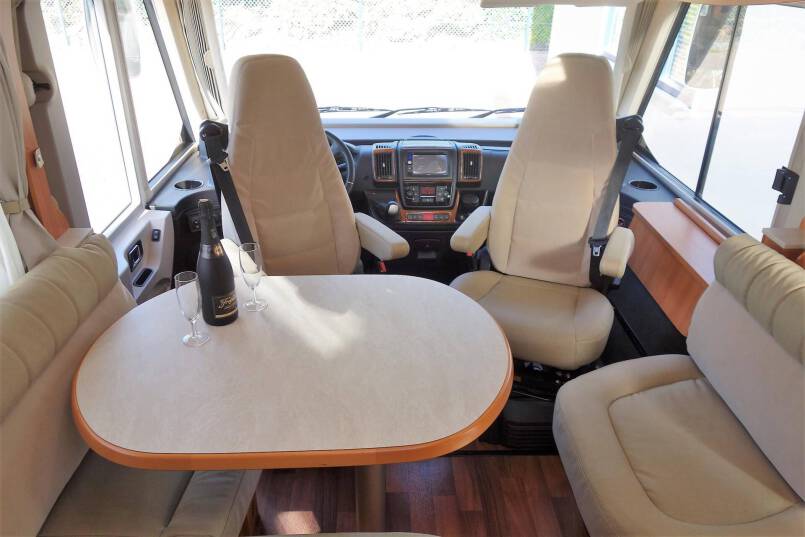 Hymer B 678 AUTOMAAT, 2 aparte bedden, garage, vol optie 12
