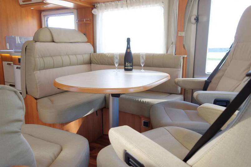 Hymer B 678 AUTOMAAT, 2 aparte bedden, garage, vol optie 14