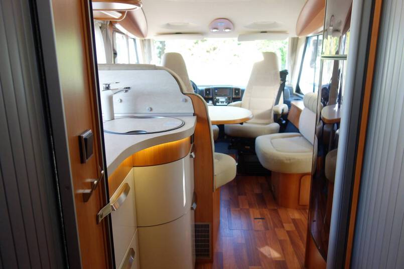 Hymer B 678 AUTOMAAT, 2 aparte bedden, garage, vol optie 21