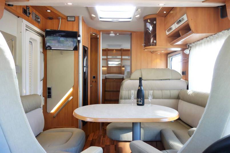 Hymer B 678 AUTOMAAT, 2 aparte bedden, garage, vol optie 22