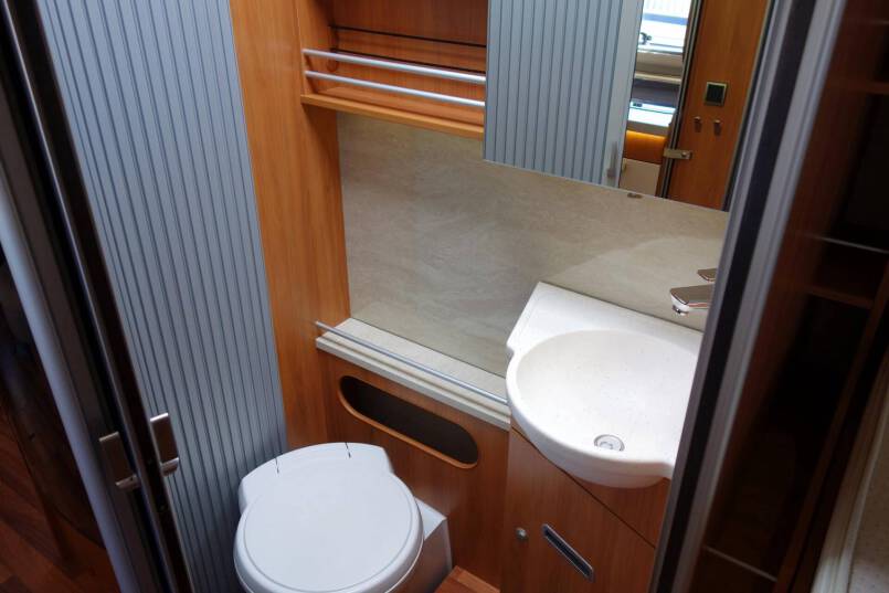 Hymer B 678 AUTOMAAT, 2 aparte bedden, garage, vol optie 23