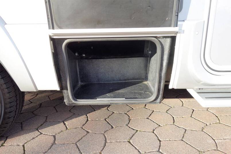 Hymer B 504 SL compacte integraal, garage 8