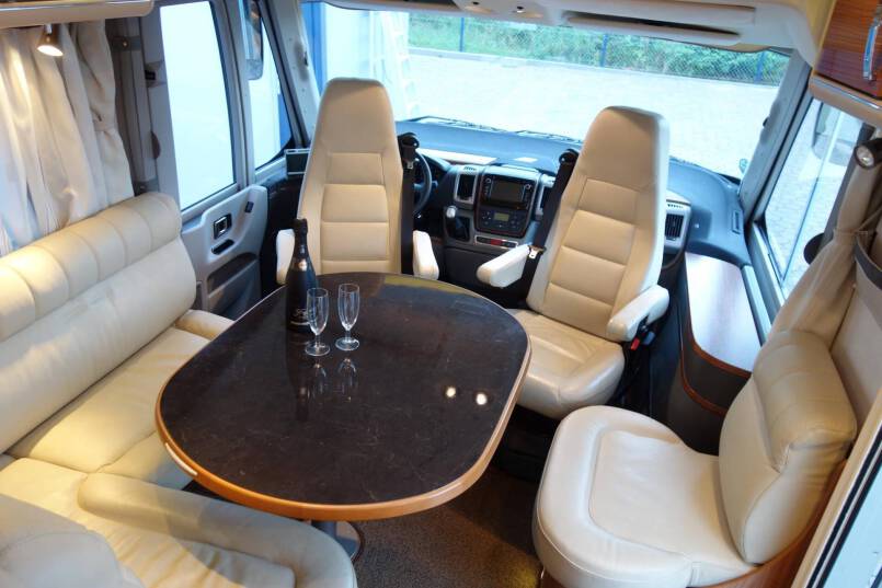 Hymer B 674 SL Star Edition AUTOMAAT, 2 aparte bedden, grote garage, vol optie 9