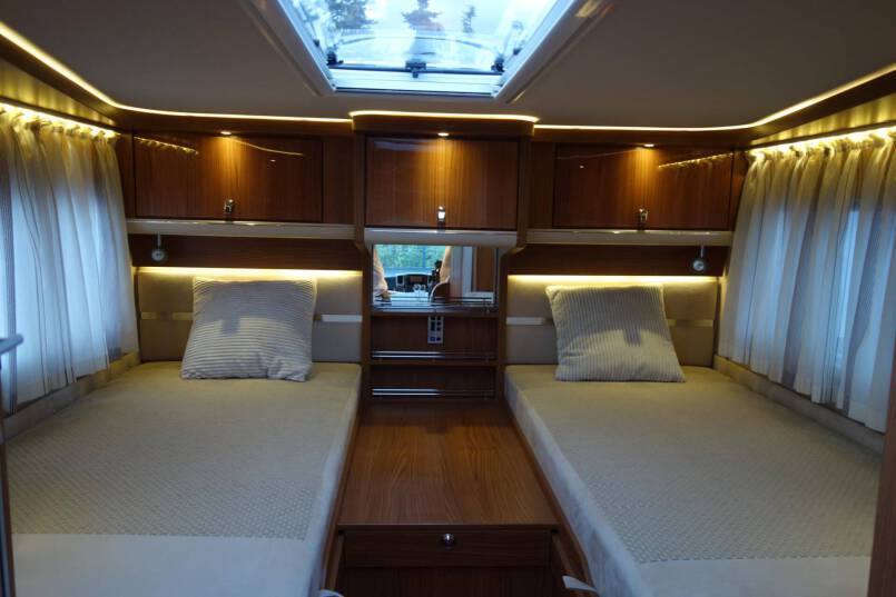 Hymer B 674 SL Star Edition AUTOMAAT, 2 aparte bedden, grote garage, vol optie 12