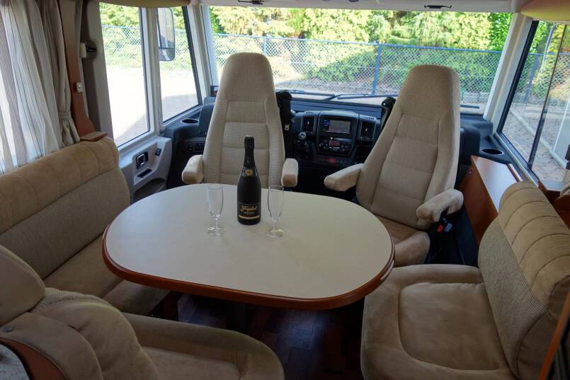 Hymer B 678 2 aparte bedden, garage, vol optie 13