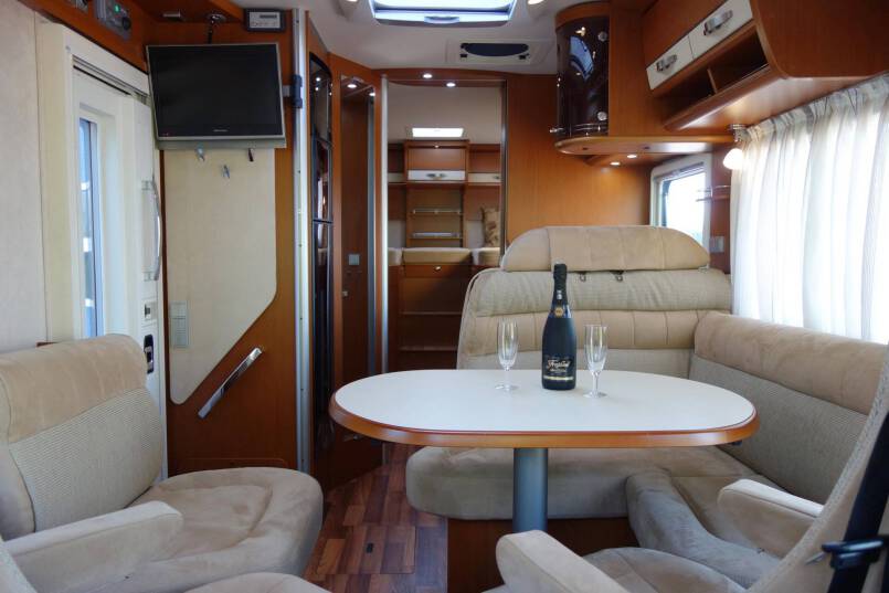 Hymer B 678 2 aparte bedden, garage, vol optie 14