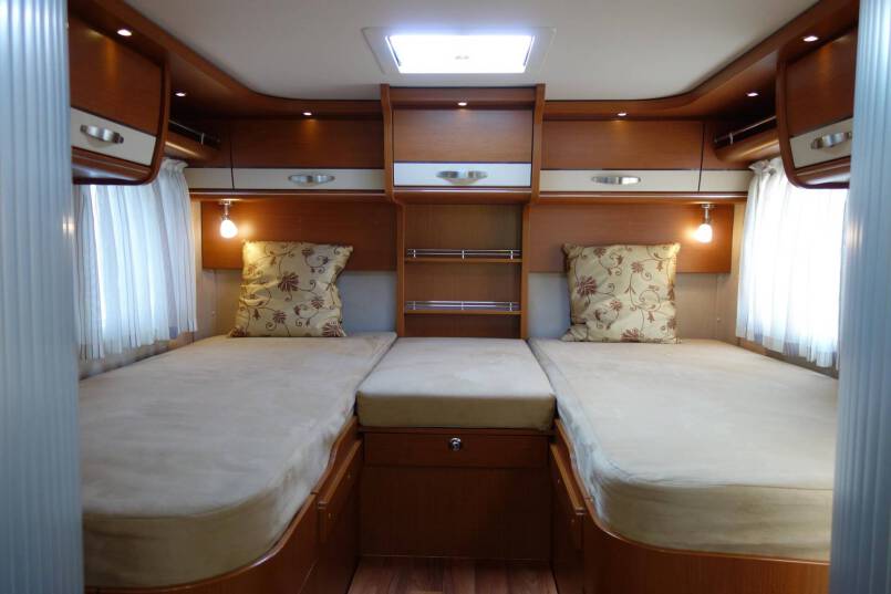 Hymer B 678 2 aparte bedden, garage, vol optie 15