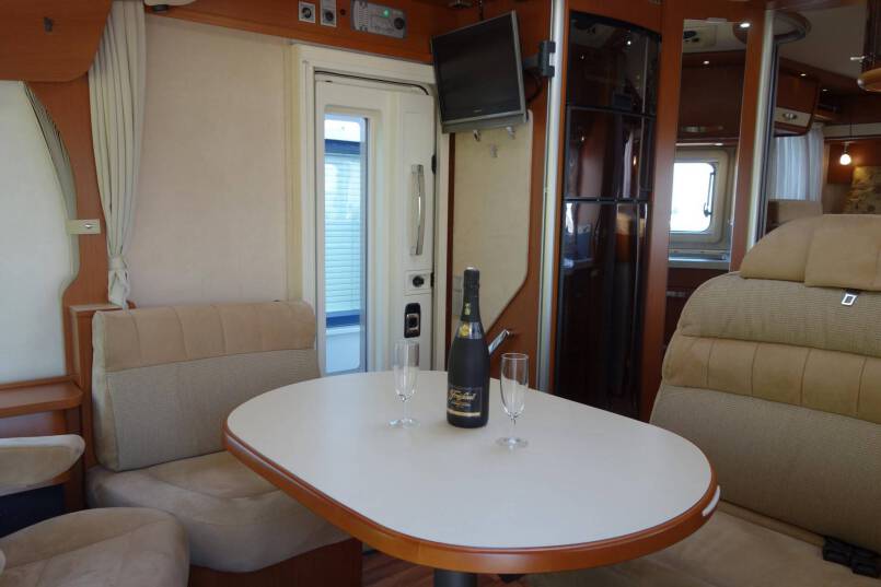 Hymer B 678 2 aparte bedden, garage, vol optie 19
