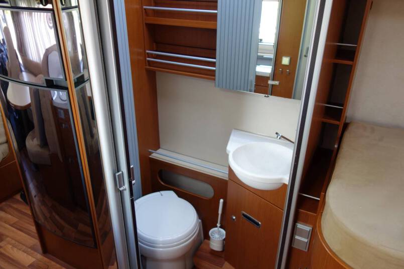 Hymer B 678 2 aparte bedden, garage, vol optie 22
