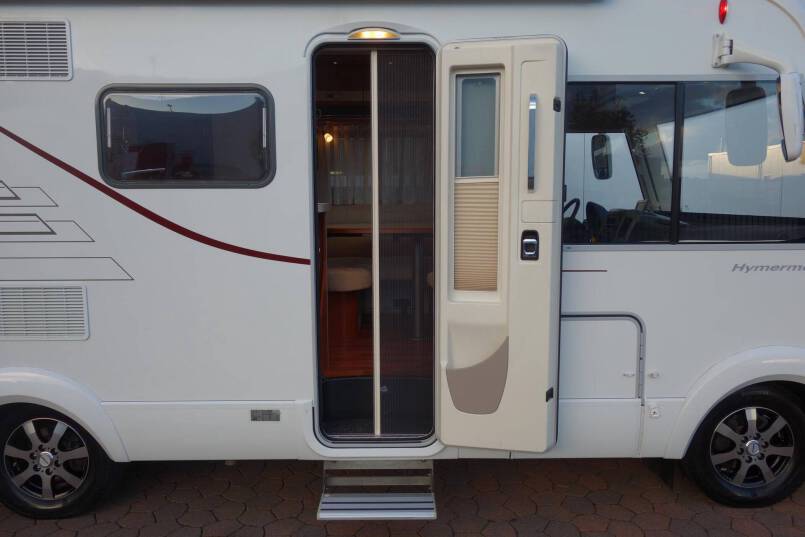 Hymer B 585 3.0 V6 AUTOMAAT, 2 aparte bedden 11