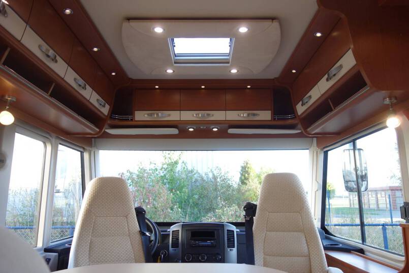 Hymer B 585 3.0 V6 AUTOMAAT, 2 aparte bedden 15