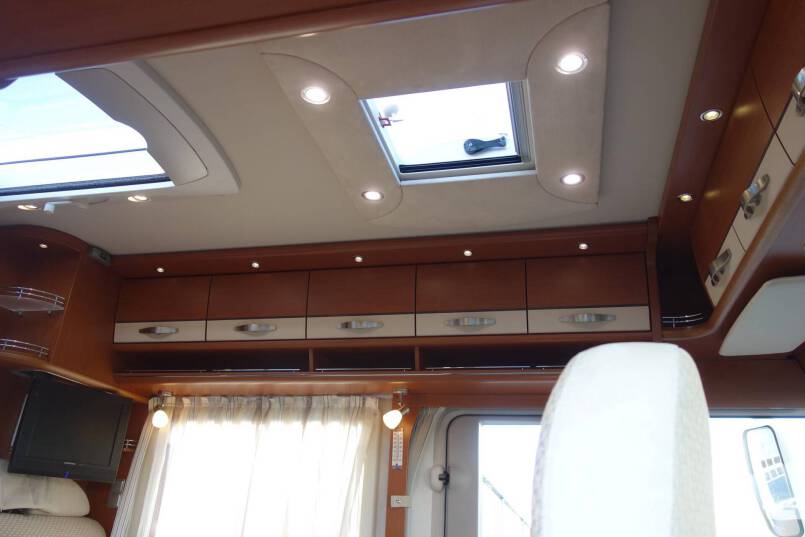Hymer B 585 3.0 V6 AUTOMAAT, 2 aparte bedden 17