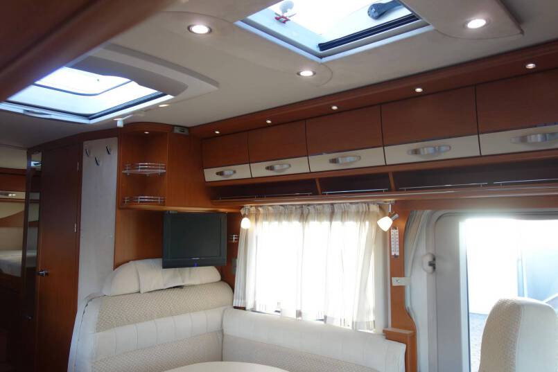 Hymer B 585 3.0 V6 AUTOMAAT, 2 aparte bedden 18