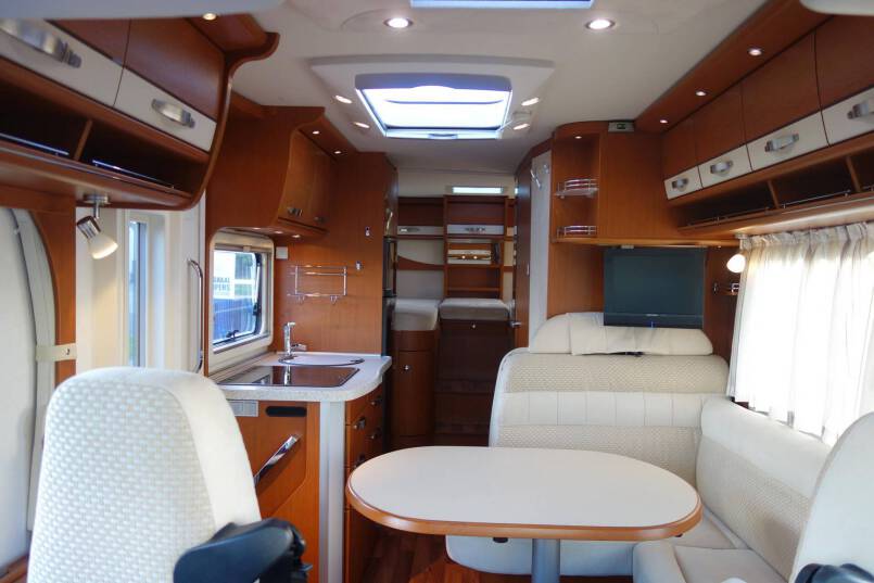 Hymer B 585 3.0 V6 AUTOMAAT, 2 aparte bedden 19