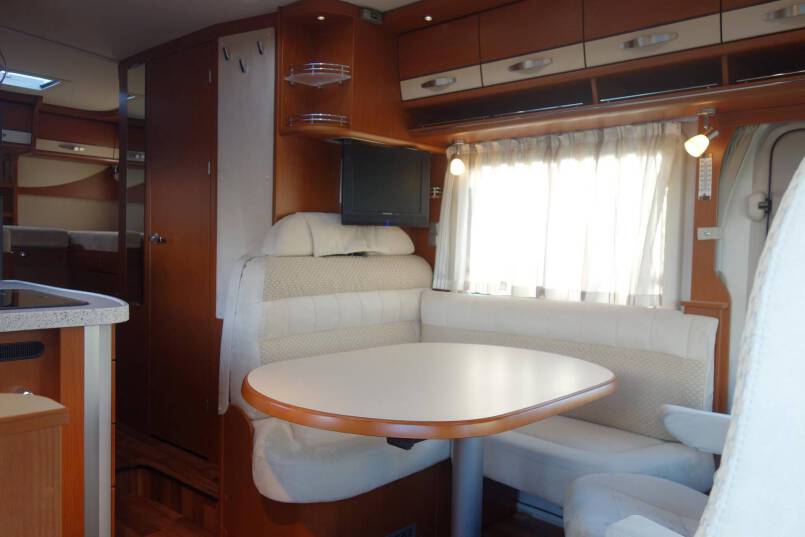 Hymer B 585 3.0 V6 AUTOMAAT, 2 aparte bedden 20