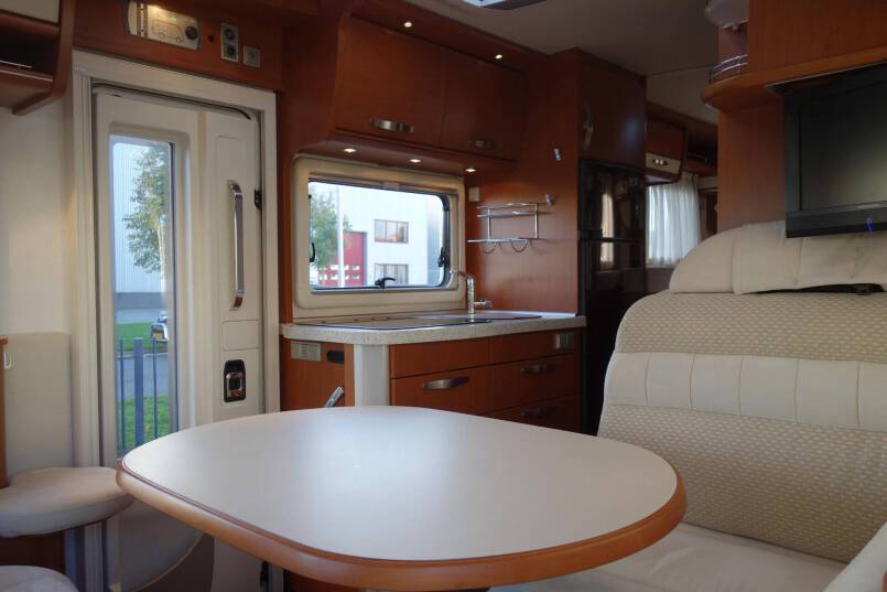 Hymer B 585 3.0 V6 AUTOMAAT, 2 aparte bedden 21