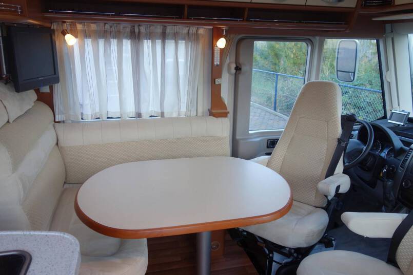 Hymer B 585 3.0 V6 AUTOMAAT, 2 aparte bedden 22