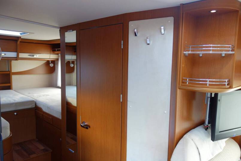 Hymer B 585 3.0 V6 AUTOMAAT, 2 aparte bedden 24