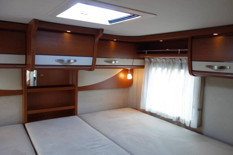 Hymer B 585 3.0 V6 AUTOMAAT, 2 aparte bedden 26