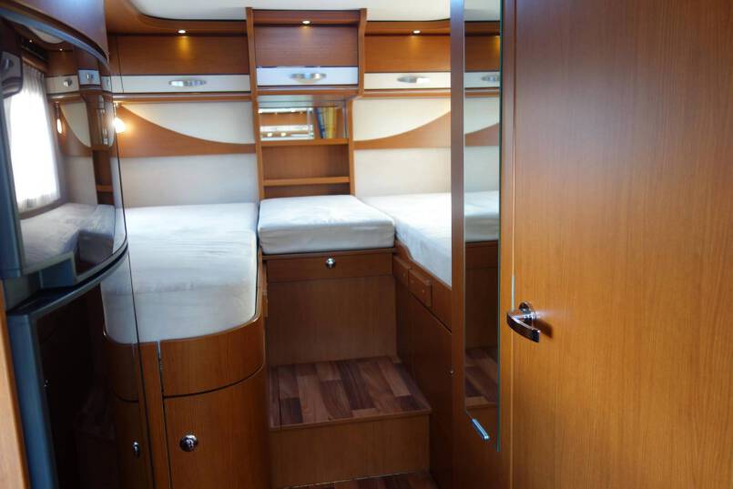 Hymer B 585 3.0 V6 AUTOMAAT, 2 aparte bedden 27