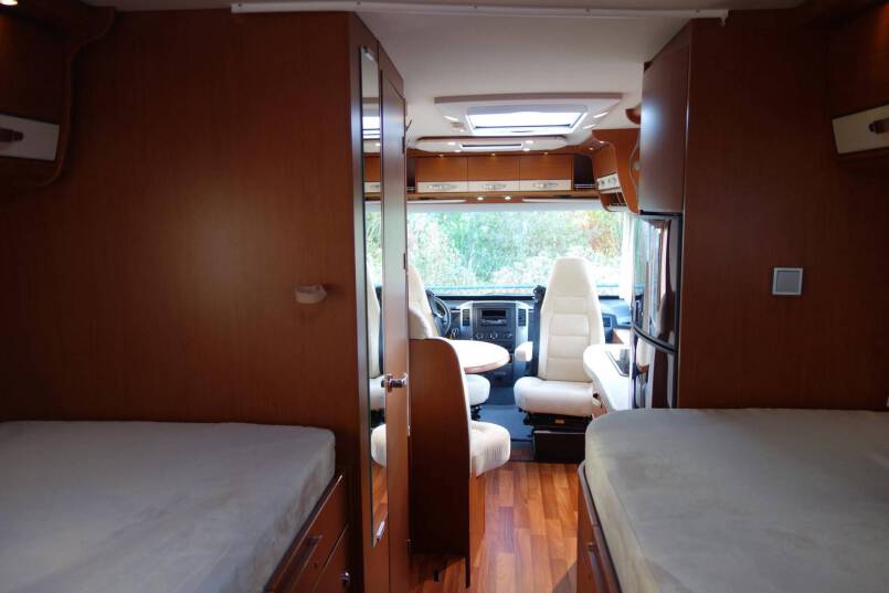 Hymer B 585 3.0 V6 AUTOMAAT, 2 aparte bedden 29