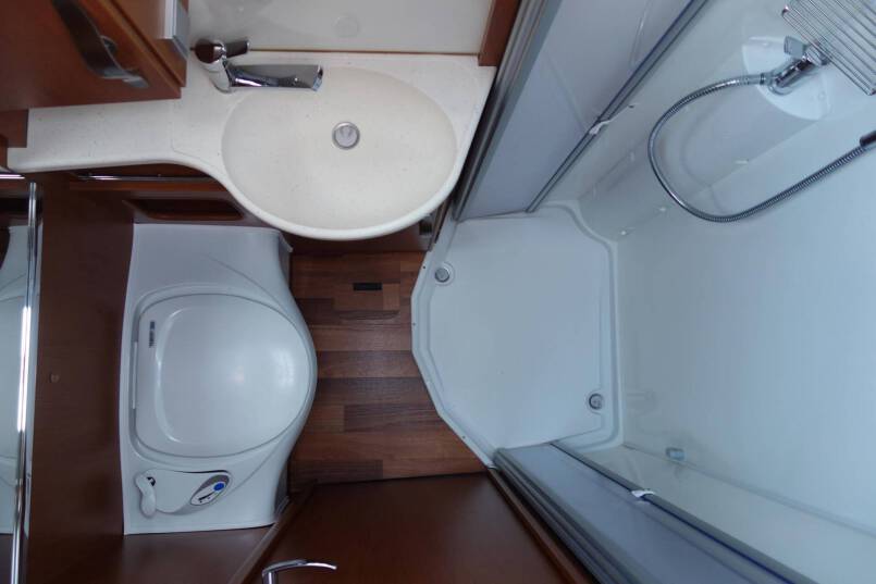 Hymer B 585 3.0 V6 AUTOMAAT, 2 aparte bedden 31