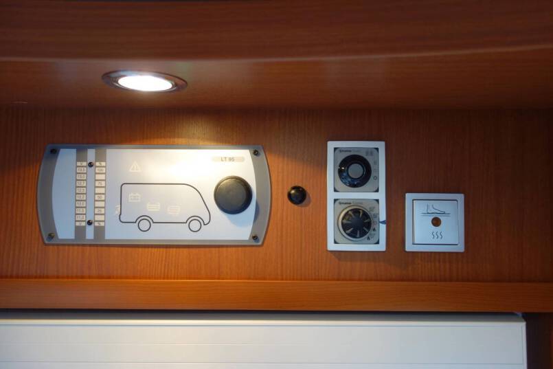 Hymer B 585 3.0 V6 AUTOMAAT, 2 aparte bedden 32