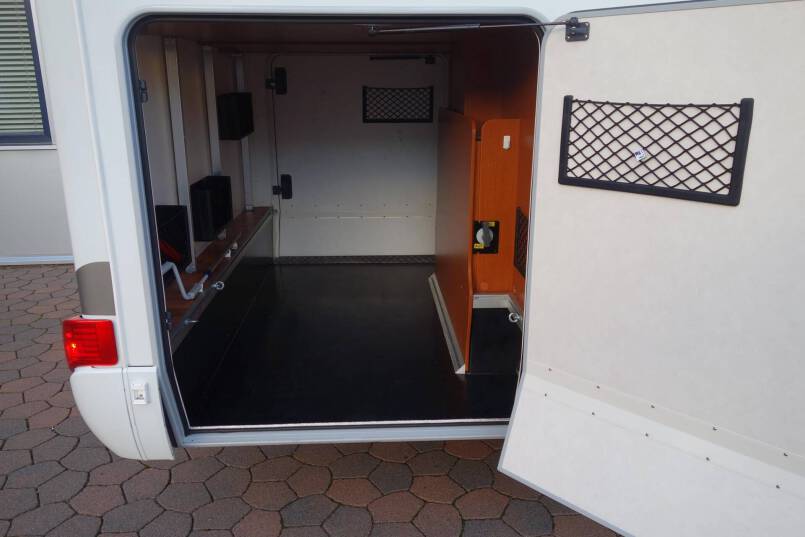 Hymer B 585 3.0 V6 AUTOMAAT, 2 aparte bedden 8