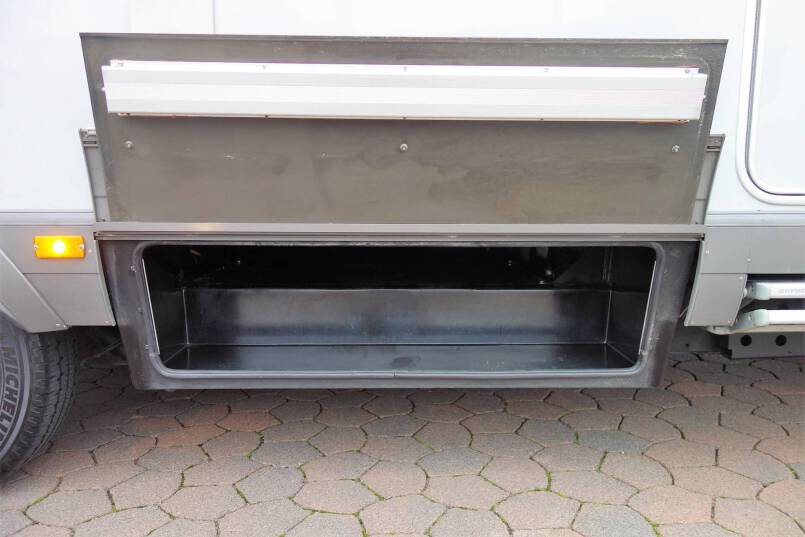 Hymer B 614 G L-zit, garage, Oyster 85 9