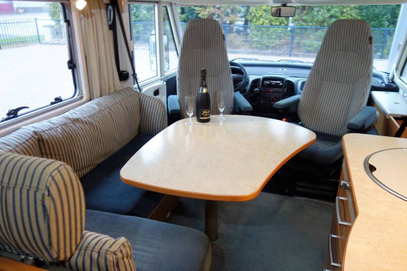 Hymer B 614 G L-zit, garage, Oyster 85 13
