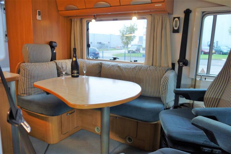 Hymer B 614 G L-zit, garage, Oyster 85 16