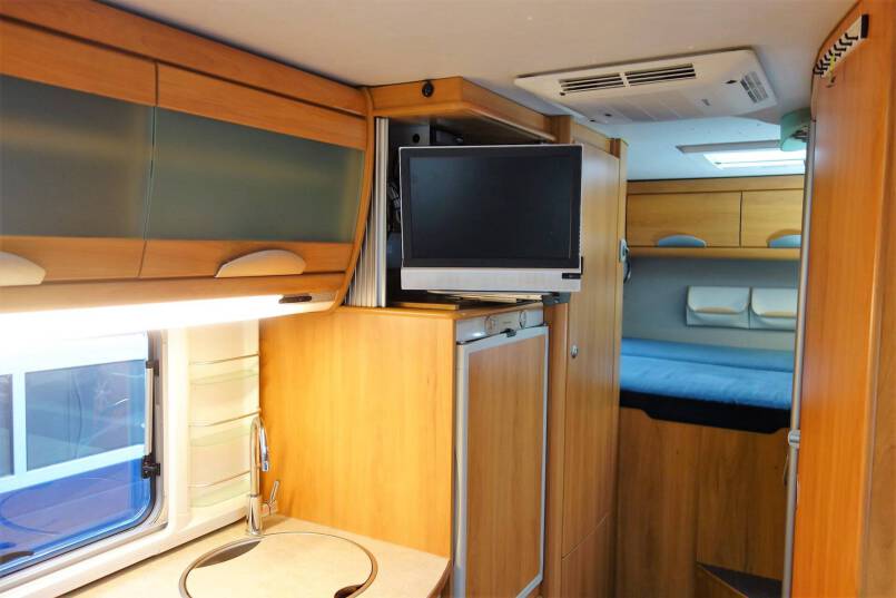 Hymer B 614 G L-zit, garage, Oyster 85 18