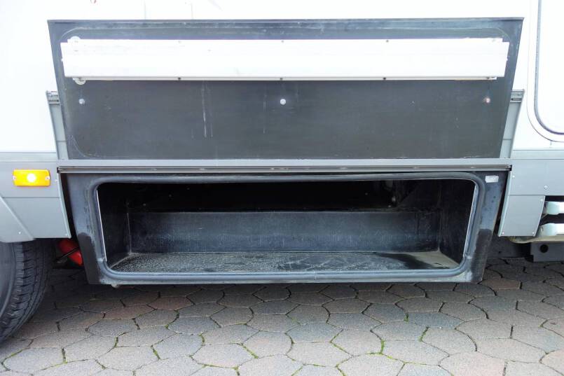 Hymer B 674 G L-zit, enkele bedden, garage, Oyster 85 9