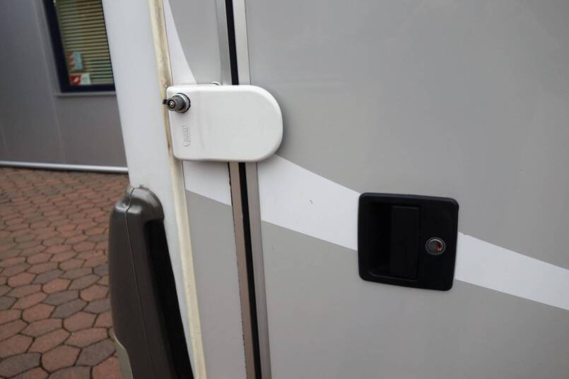 Hymer B 674 G L-zit, enkele bedden, garage, Oyster 85 12