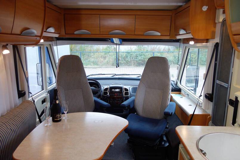 Hymer B 674 G L-zit, enkele bedden, garage, Oyster 85 16