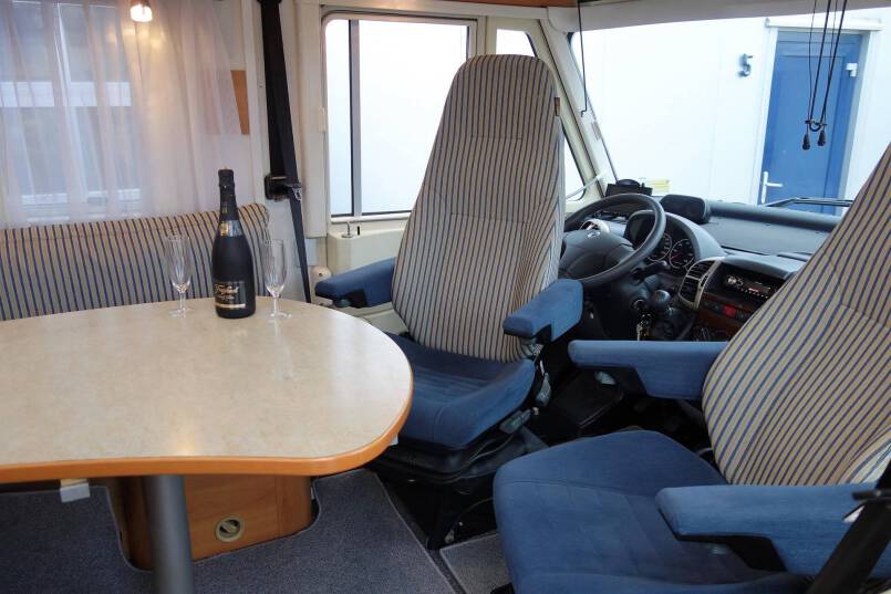 Hymer B 674 G L-zit, enkele bedden, garage, Oyster 85 17