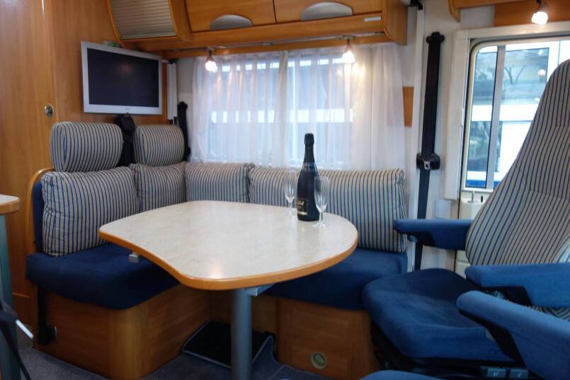 Hymer B 674 G L-zit, enkele bedden, garage, Oyster 85 18