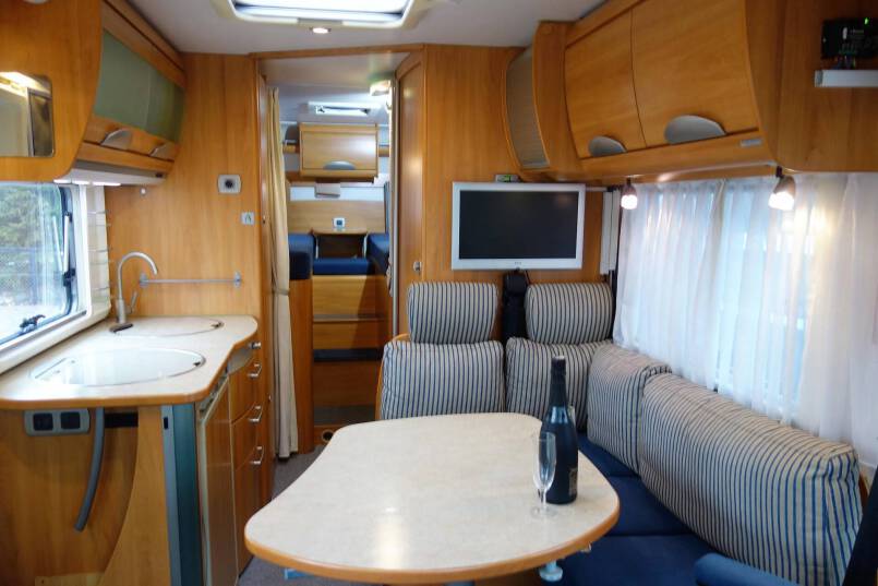 Hymer B 674 G L-zit, enkele bedden, garage, Oyster 85 19