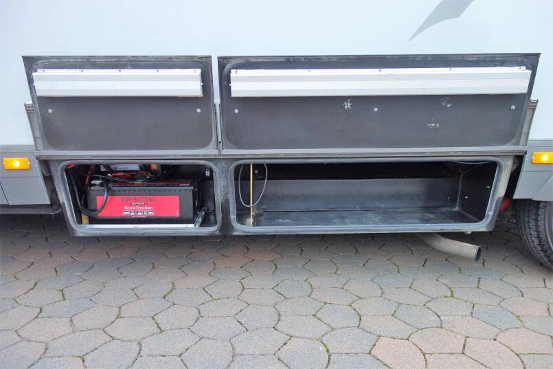 Hymer B 674 G L-zit, enkele bedden, garage, Oyster 85 8