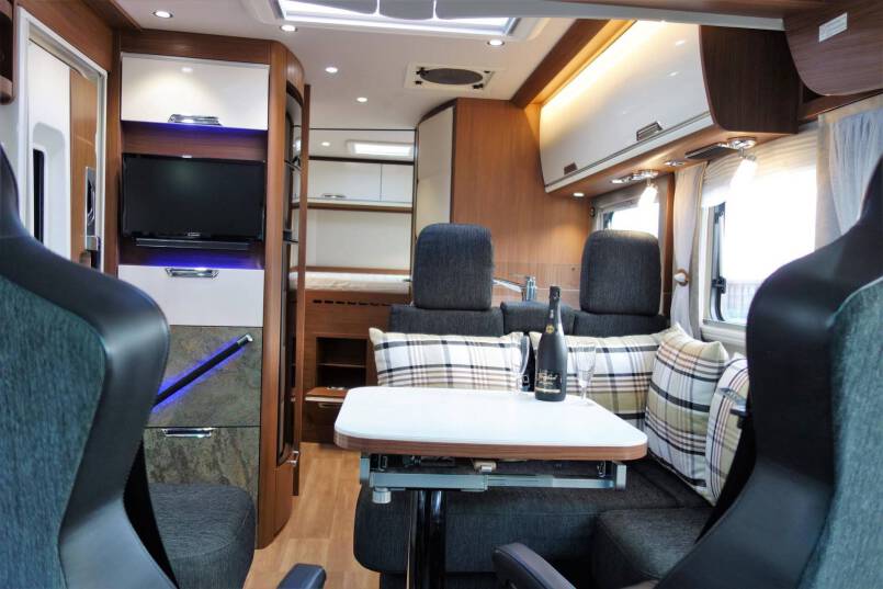 Niesmann-bischoff Arto 66LE Clou Line 3.0 jet 177 PK AUTOMAAT 25