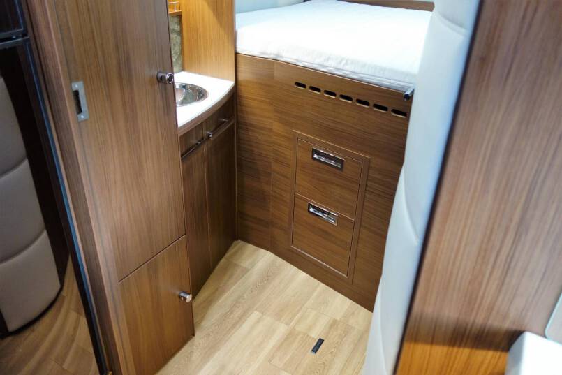Niesmann-bischoff Arto 66LE Clou Line 3.0 jet 177 PK AUTOMAAT 40