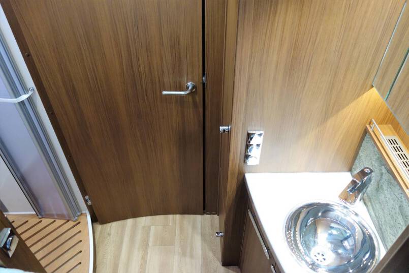 Niesmann-bischoff Arto 66LE Clou Line 3.0 jet 177 PK AUTOMAAT 50