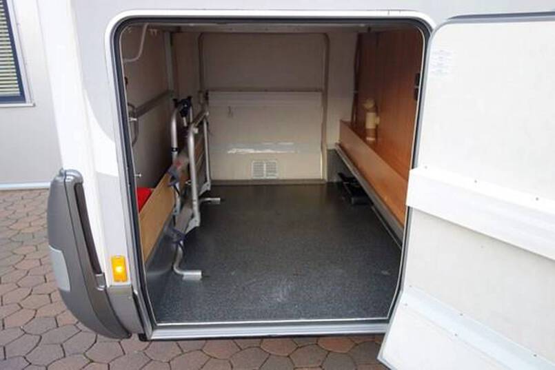 Hymer B 514 G compacte 4 pers. camper met garage 9