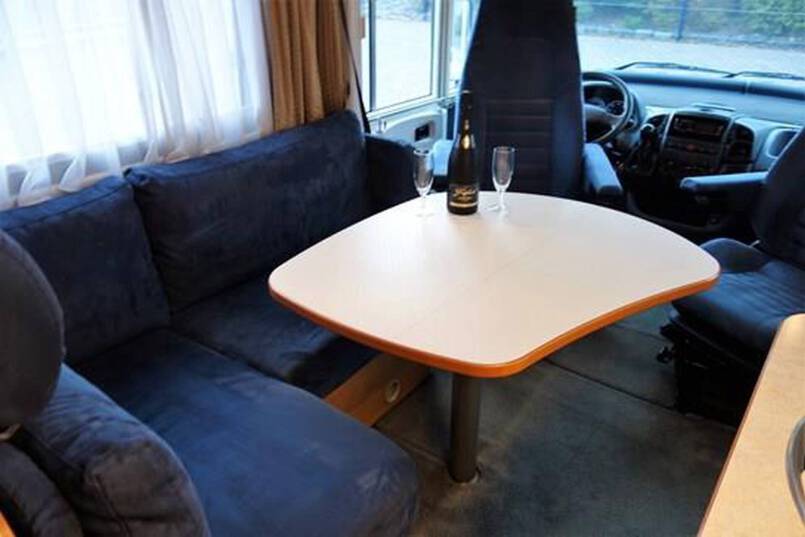 Hymer B 514 G compacte 4 pers. camper met garage 16