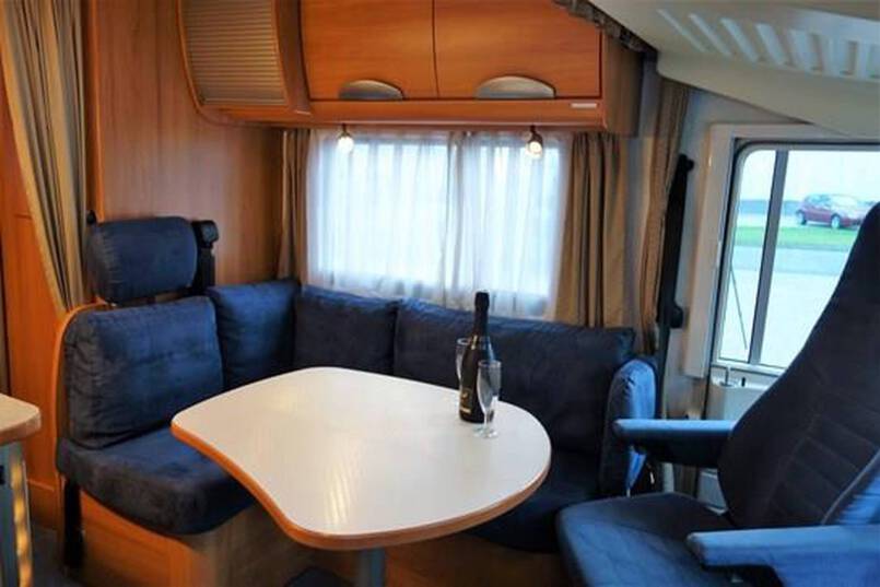 Hymer B 514 G compacte 4 pers. camper met garage 17