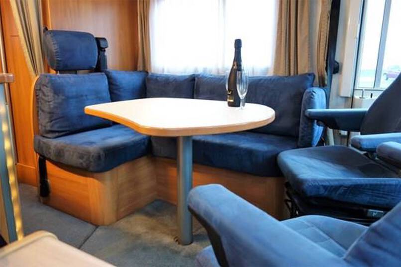 Hymer B 514 G compacte 4 pers. camper met garage 18